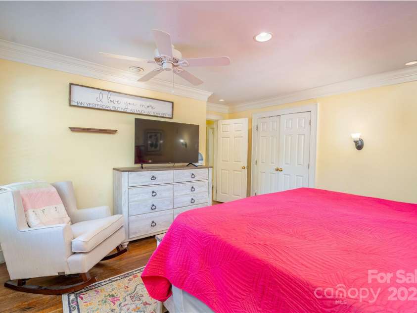 412 W D Avenue, Salisbury, NC 28144.  MLS# CAR4241062, YatesRealty ID 13343. 