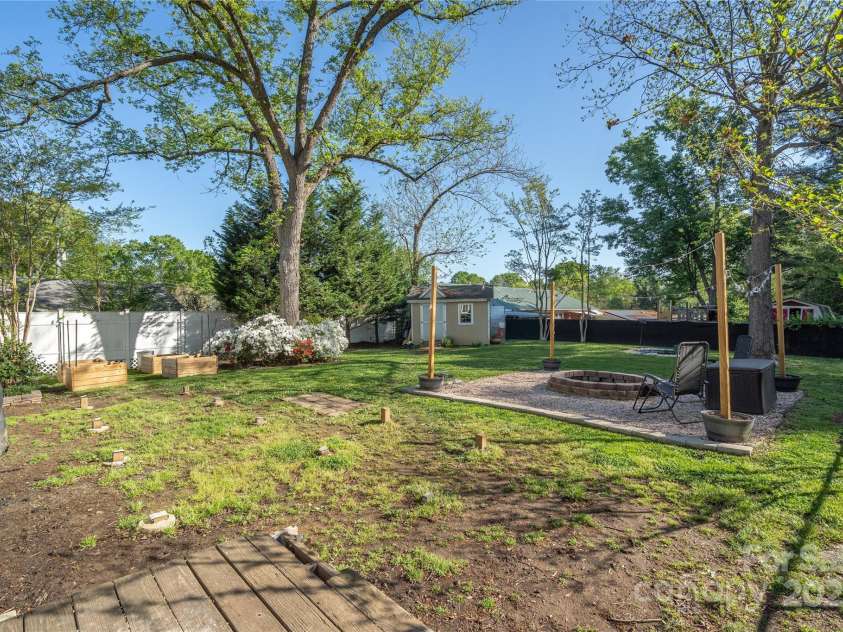 412 W D Avenue, Salisbury, NC 28144.  MLS# CAR4241062, YatesRealty ID 13343. 