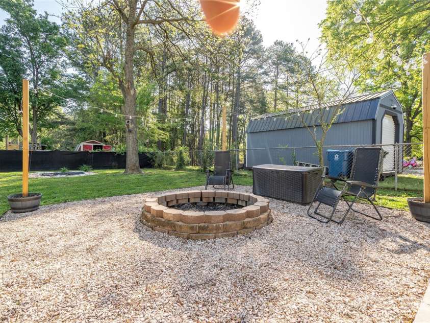 412 W D Avenue, Salisbury, NC 28144.  MLS# CAR4241062, YatesRealty ID 13343. 