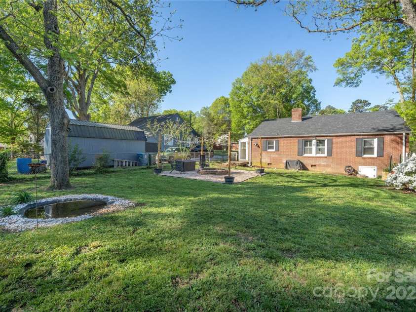 412 W D Avenue, Salisbury, NC 28144.  MLS# CAR4241062, YatesRealty ID 13343. 
