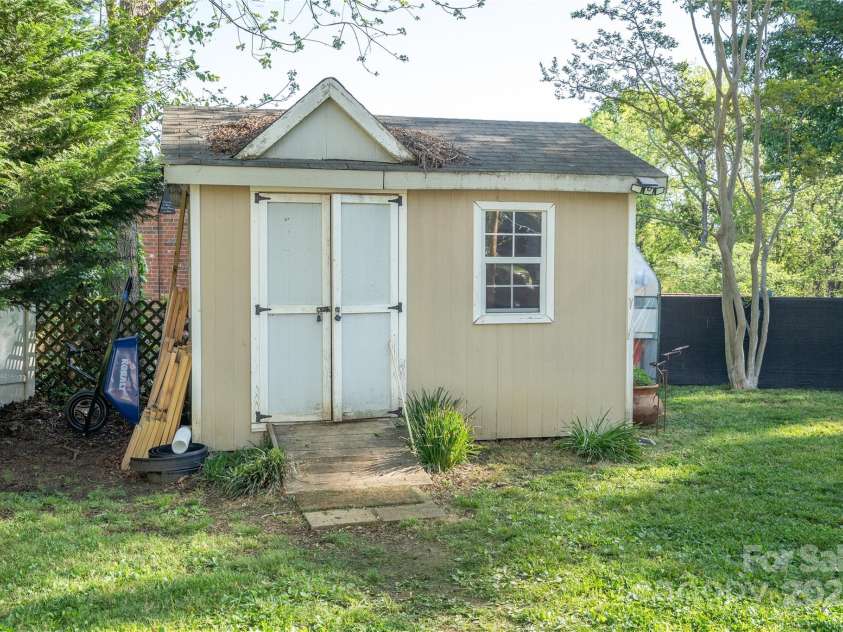 412 W D Avenue, Salisbury, NC 28144.  MLS# CAR4241062, YatesRealty ID 13343. 