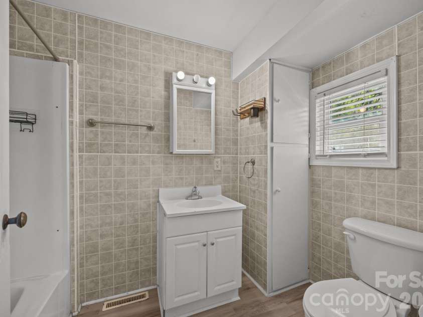 3840 Old Mocksville Road, Salisbury, NC 28144.  MLS# CAR4332032, YatesRealty ID 13344. 