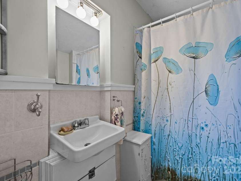 3905 NC Hwy 213 Highway, Marshall, NC 28753.  MLS# CAR4258413, YatesRealty ID 13345. 