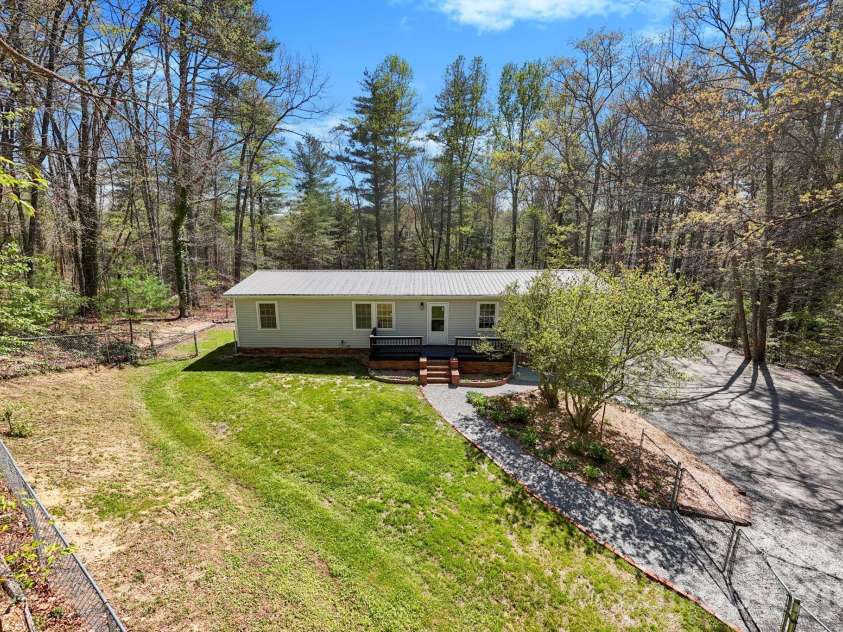 5 Country Road, Hendersonville, NC 28791.  MLS# CAR4370972, YatesRealty ID 13346. 