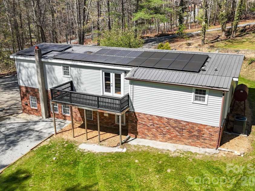 5 Country Road, Hendersonville, NC 28791.  MLS# CAR4370972, YatesRealty ID 13346. 