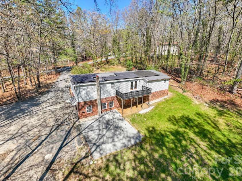5 Country Road, Hendersonville, NC 28791.  MLS# CAR4370972, YatesRealty ID 13346. 