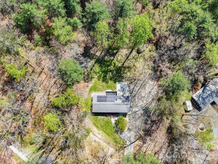 5 Country Road, Hendersonville, NC 28791.  MLS# CAR4370972, YatesRealty ID 13346. 
