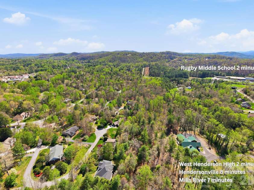 5 Country Road, Hendersonville, NC 28791.  MLS# CAR4370972, YatesRealty ID 13346. 