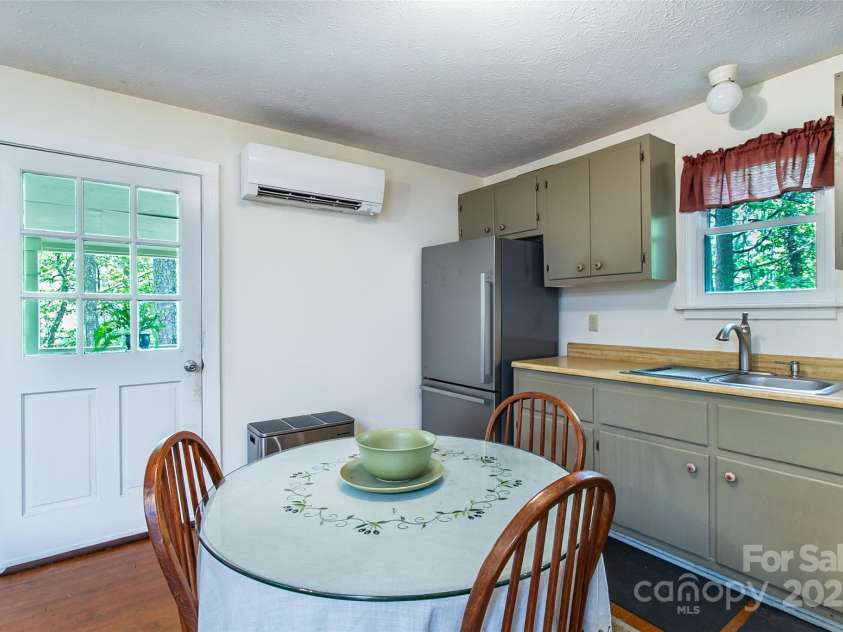 70 Lake Sega Circle, Brevard, NC 28712.  MLS# CAR4254816, YatesRealty ID 13347. 