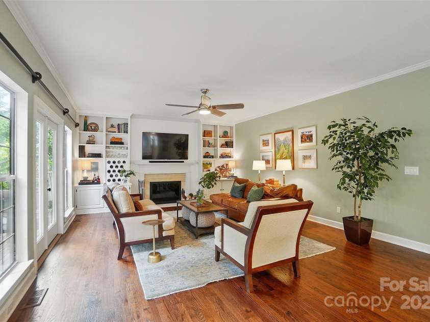 21300 Crown Lake Drive, Cornelius, NC 28031.  MLS# CAR4251104, YatesRealty ID 13348. 