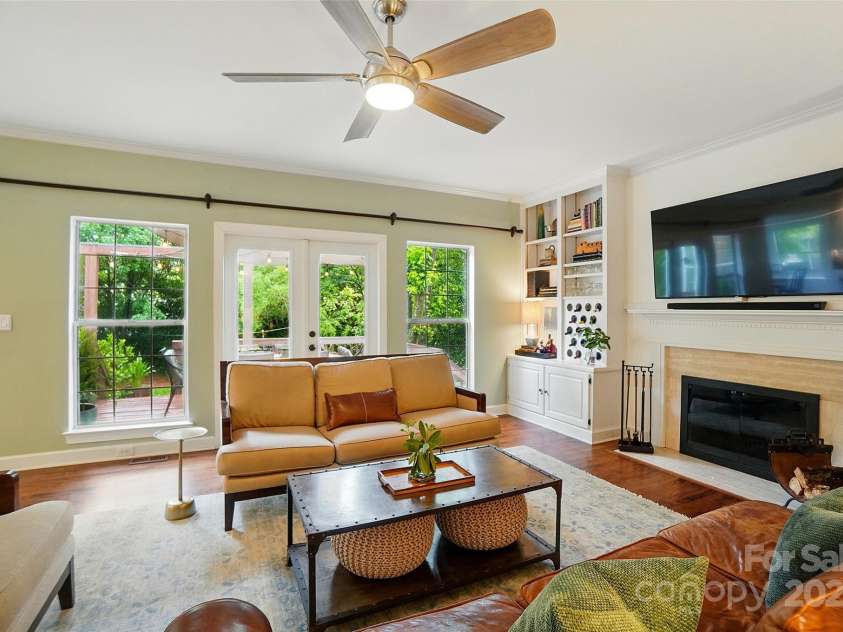 21300 Crown Lake Drive, Cornelius, NC 28031.  MLS# CAR4251104, YatesRealty ID 13348. 