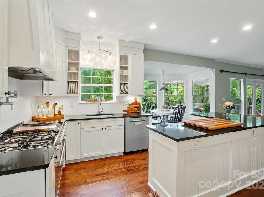 21300 Crown Lake Drive, Cornelius, NC 28031.  MLS# CAR4251104, YatesRealty ID 13348. 