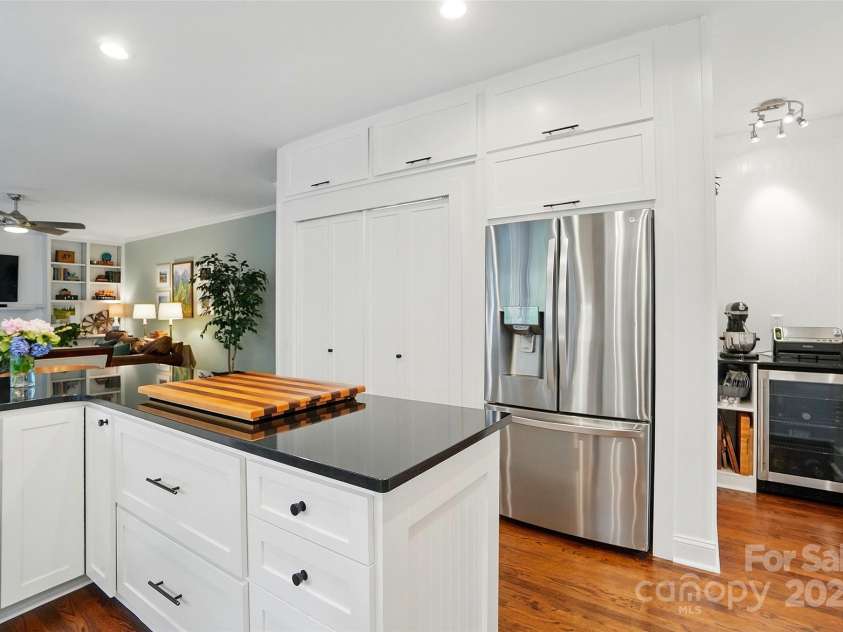 21300 Crown Lake Drive, Cornelius, NC 28031.  MLS# CAR4251104, YatesRealty ID 13348. 