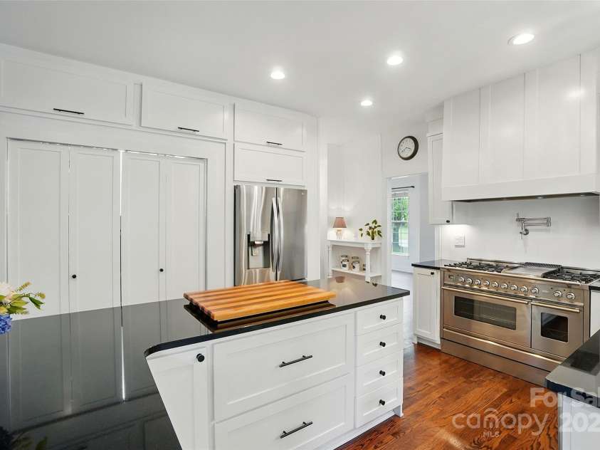 21300 Crown Lake Drive, Cornelius, NC 28031.  MLS# CAR4251104, YatesRealty ID 13348. 