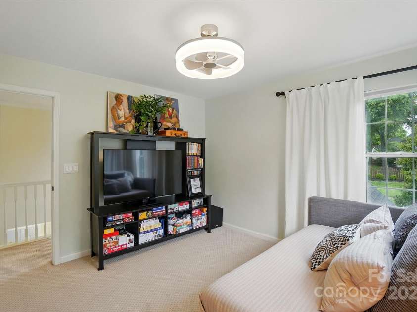 21300 Crown Lake Drive, Cornelius, NC 28031.  MLS# CAR4251104, YatesRealty ID 13348. 