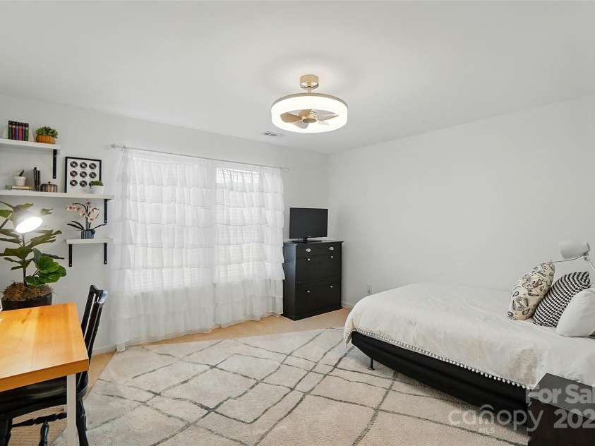 21300 Crown Lake Drive, Cornelius, NC 28031.  MLS# CAR4251104, YatesRealty ID 13348. 