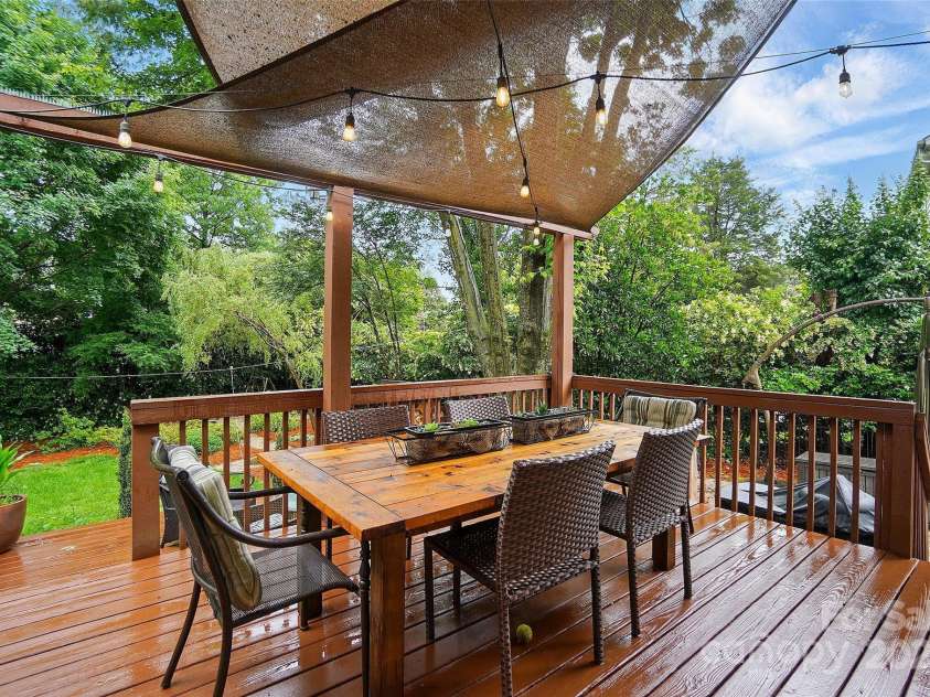 21300 Crown Lake Drive, Cornelius, NC 28031.  MLS# CAR4251104, YatesRealty ID 13348. 