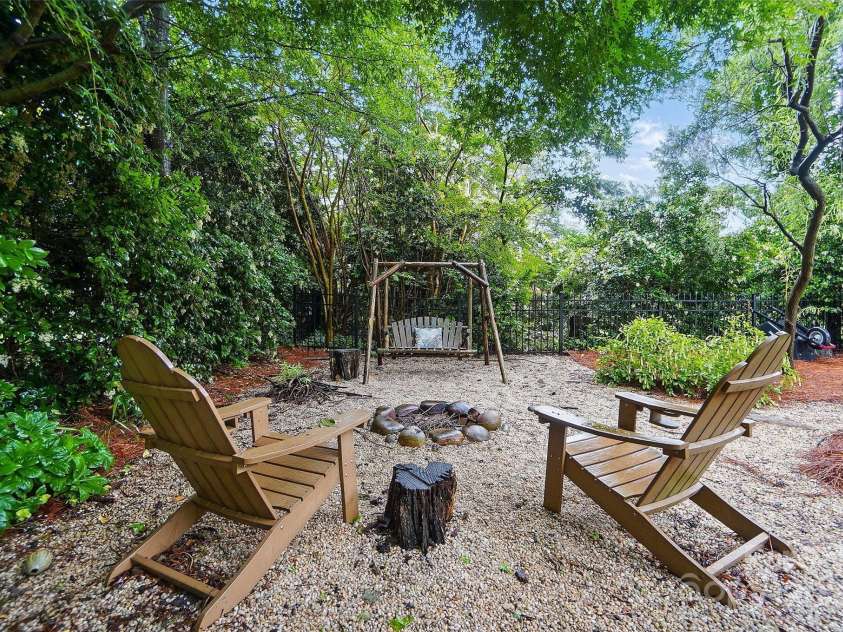 21300 Crown Lake Drive, Cornelius, NC 28031.  MLS# CAR4251104, YatesRealty ID 13348. 