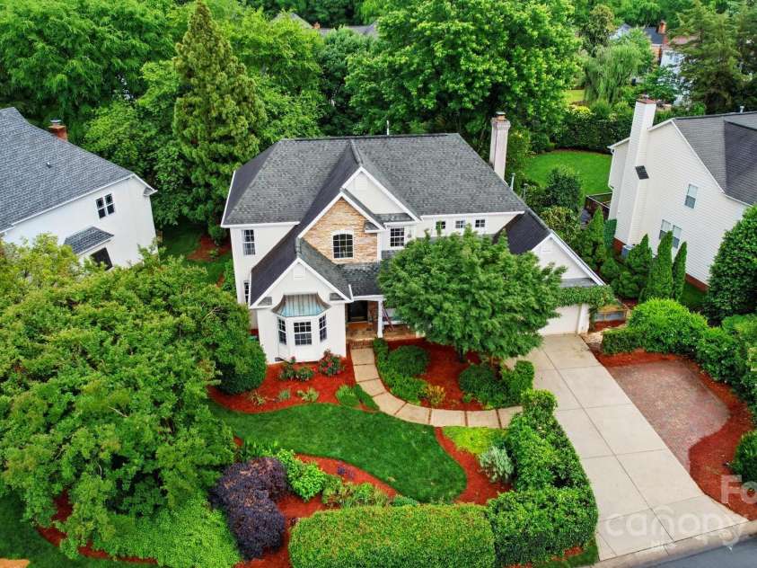 21300 Crown Lake Drive, Cornelius, NC 28031.  MLS# CAR4251104, YatesRealty ID 13348. 