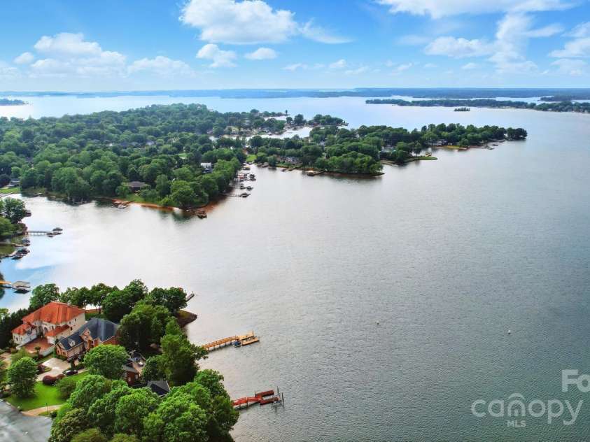 21300 Crown Lake Drive, Cornelius, NC 28031.  MLS# CAR4251104, YatesRealty ID 13348. 