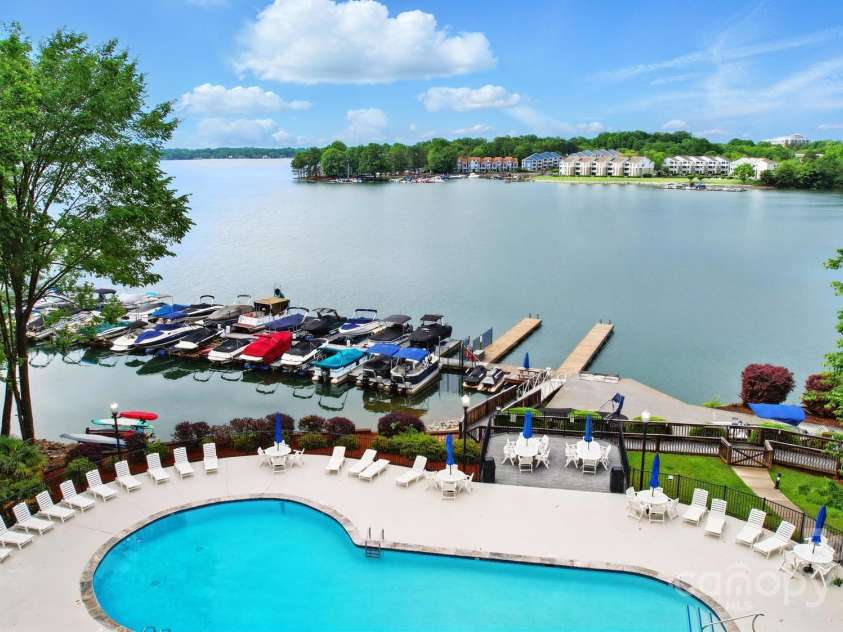 21300 Crown Lake Drive, Cornelius, NC 28031.  MLS# CAR4251104, YatesRealty ID 13348. 