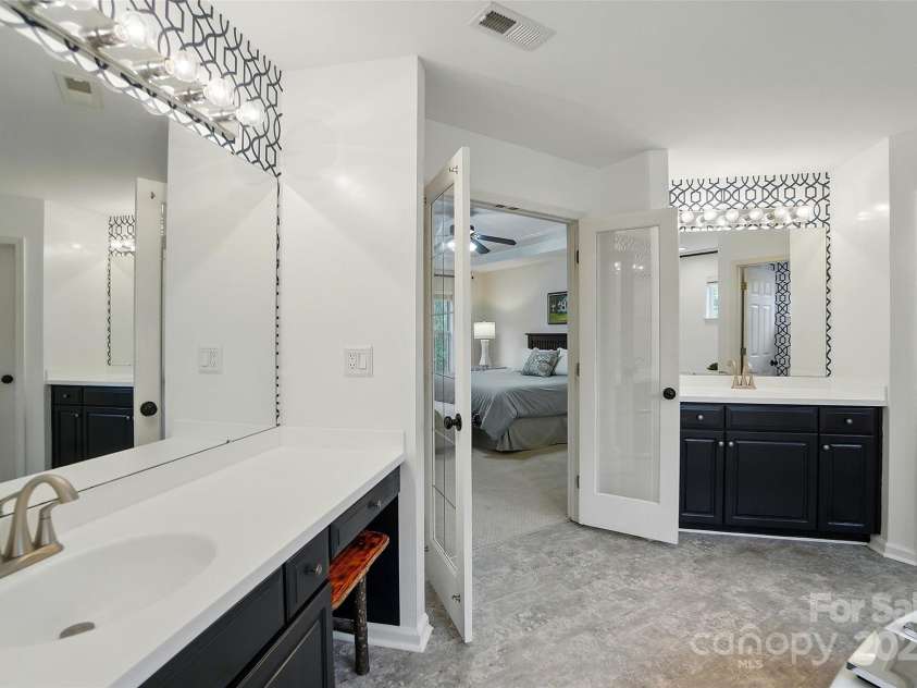 21300 Crown Lake Drive, Cornelius, NC 28031.  MLS# CAR4251104, YatesRealty ID 13348. 