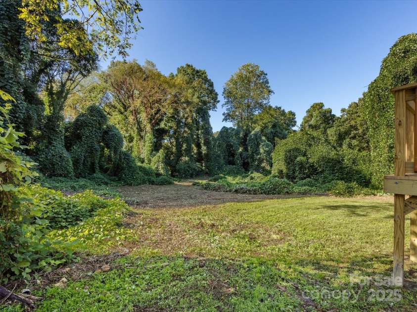 907 4th Avenue, Gastonia, NC 28054.  MLS# CAR4306590, YatesRealty ID 13349. Private backyard