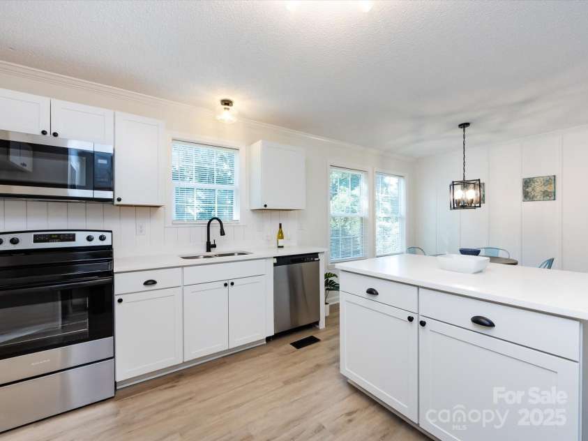 907 4th Avenue, Gastonia, NC 28054.  MLS# CAR4306590, YatesRealty ID 13349. View of kitchen. 