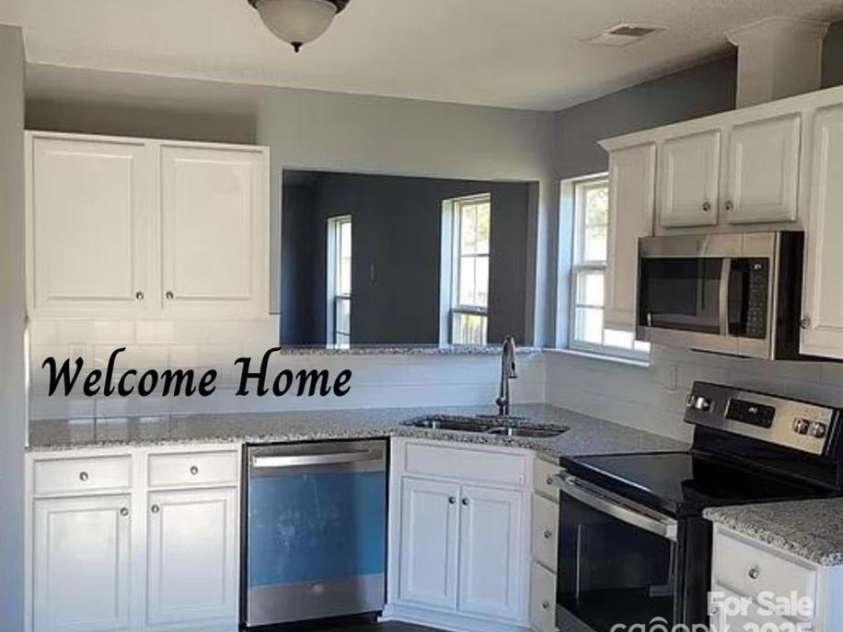 4226 RED SHED Lane, Charlotte, NC 28269.  MLS# CAR4227378, YatesRealty ID 1335. 