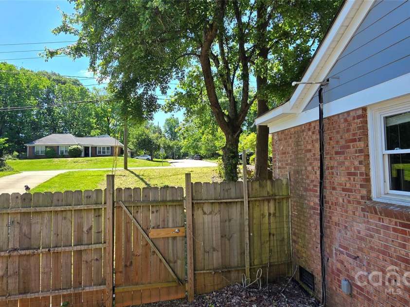 401 Pamela Street, Gastonia, NC 28054.  MLS# CAR4258962, YatesRealty ID 13350. 