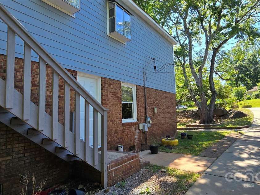 401 Pamela Street, Gastonia, NC 28054.  MLS# CAR4258962, YatesRealty ID 13350. 