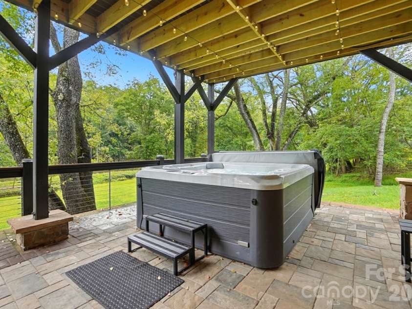 727 Riverwind Drive, Lansing, NC 28643.  MLS# CAR4368112, YatesRealty ID 13350. 