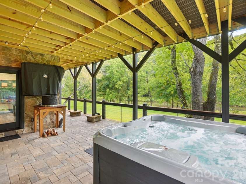 727 Riverwind Drive, Lansing, NC 28643.  MLS# CAR4368112, YatesRealty ID 13350. 