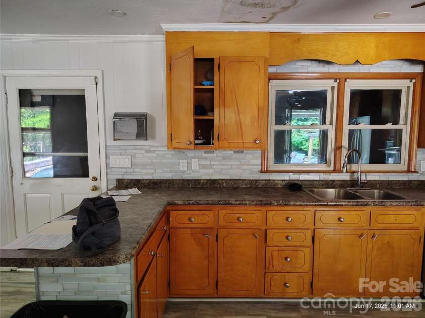213 Lakeview Drive, Harrisburg, NC 28075.  MLS# CAR4397763, YatesRealty ID 13351. 