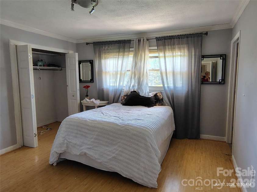 213 Lakeview Drive, Harrisburg, NC 28075.  MLS# CAR4397763, YatesRealty ID 13351. 