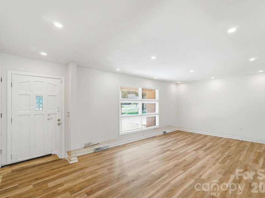 213 Lakeview Drive, Harrisburg, NC 28075.  MLS# CAR4426223, YatesRealty ID 13351. 
