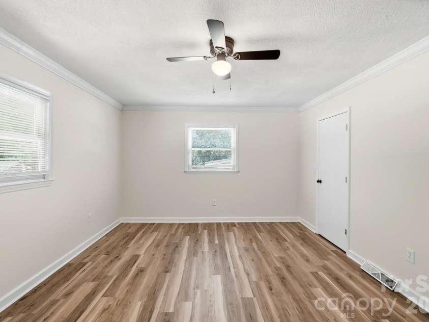 213 Lakeview Drive, Harrisburg, NC 28075.  MLS# CAR4426223, YatesRealty ID 13351. 