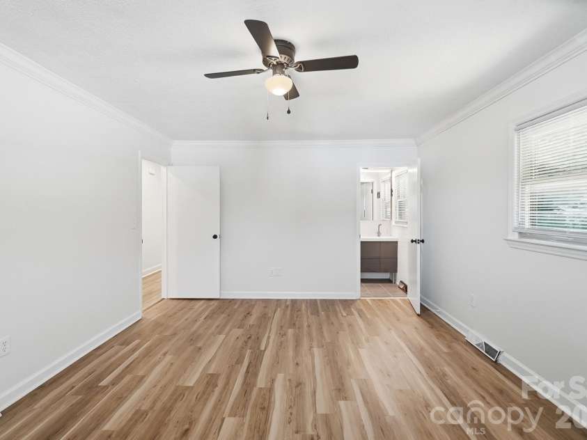 213 Lakeview Drive, Harrisburg, NC 28075.  MLS# CAR4426223, YatesRealty ID 13351. 