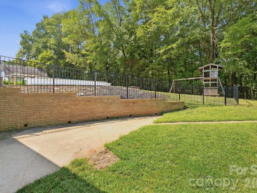 213 Lakeview Drive, Harrisburg, NC 28075.  MLS# CAR4426223, YatesRealty ID 13351. 