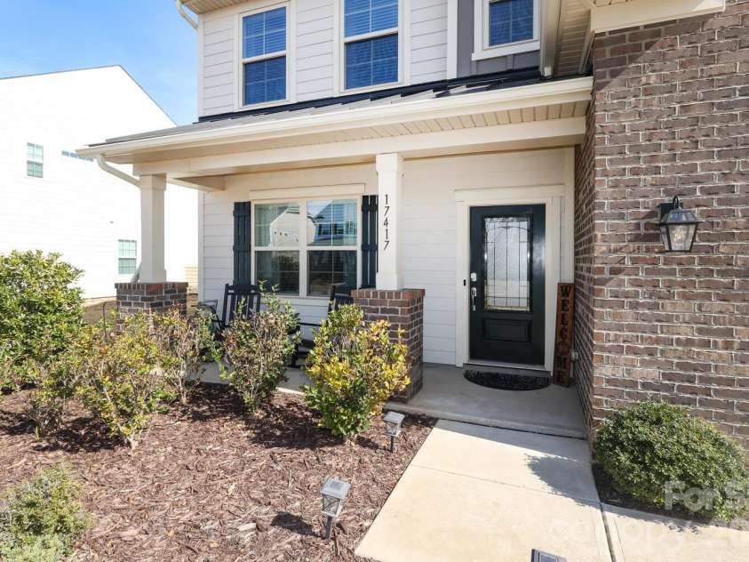 17417 Snug Harbor Drive, Charlotte, NC 28278.  MLS# CAR4345334, YatesRealty ID 13352. 