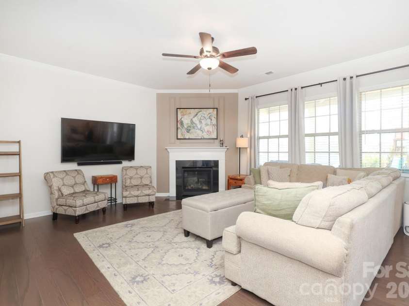 17417 Snug Harbor Drive, Charlotte, NC 28278.  MLS# CAR4345334, YatesRealty ID 13352. 