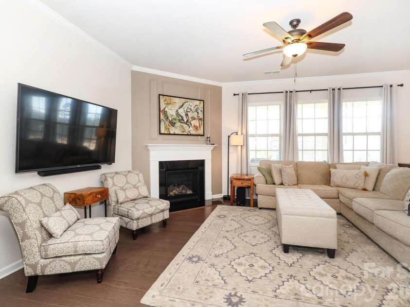 17417 Snug Harbor Drive, Charlotte, NC 28278.  MLS# CAR4345334, YatesRealty ID 13352. 