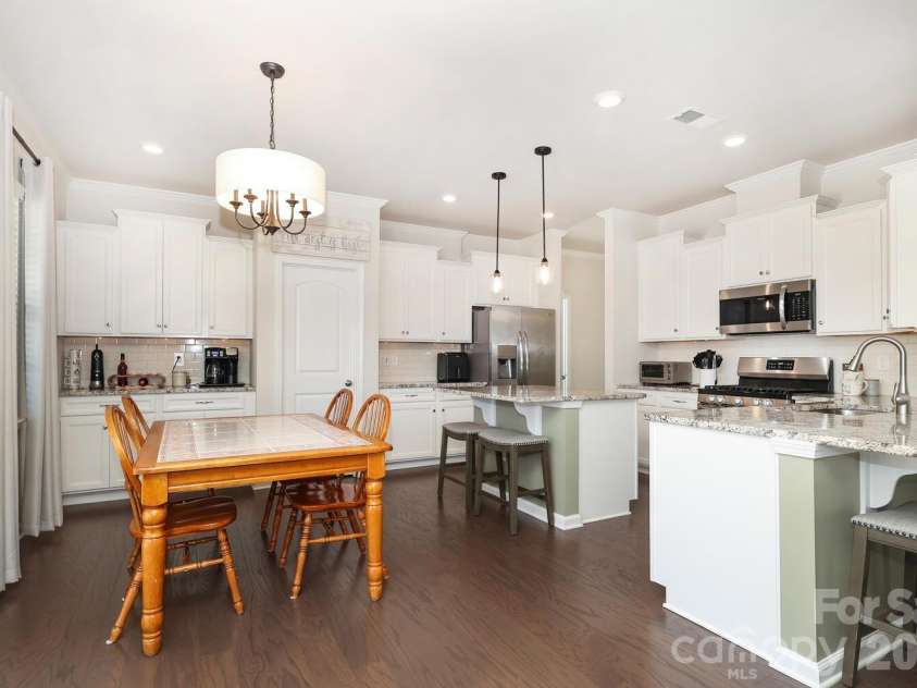 17417 Snug Harbor Drive, Charlotte, NC 28278.  MLS# CAR4345334, YatesRealty ID 13352. 