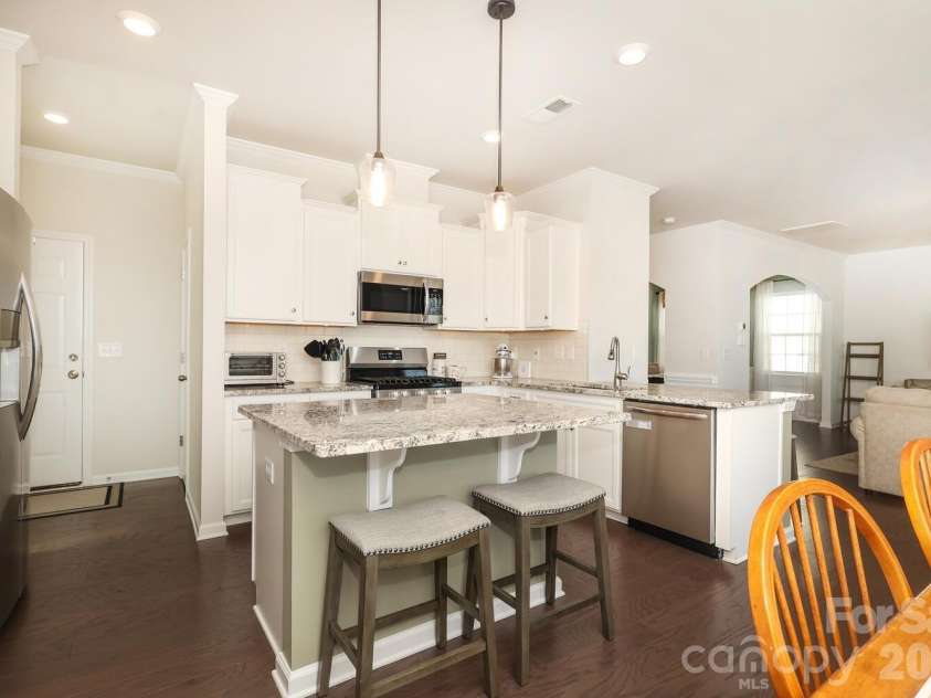 17417 Snug Harbor Drive, Charlotte, NC 28278.  MLS# CAR4345334, YatesRealty ID 13352. 
