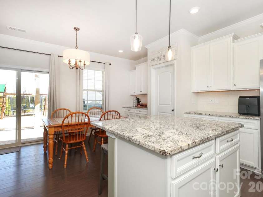 17417 Snug Harbor Drive, Charlotte, NC 28278.  MLS# CAR4345334, YatesRealty ID 13352. 