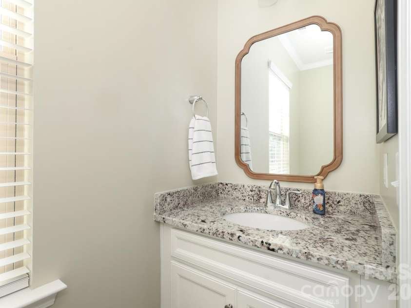 17417 Snug Harbor Drive, Charlotte, NC 28278.  MLS# CAR4345334, YatesRealty ID 13352. 