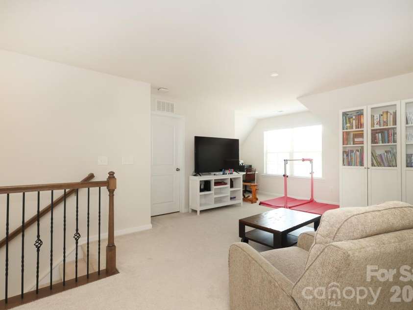 17417 Snug Harbor Drive, Charlotte, NC 28278.  MLS# CAR4345334, YatesRealty ID 13352. 