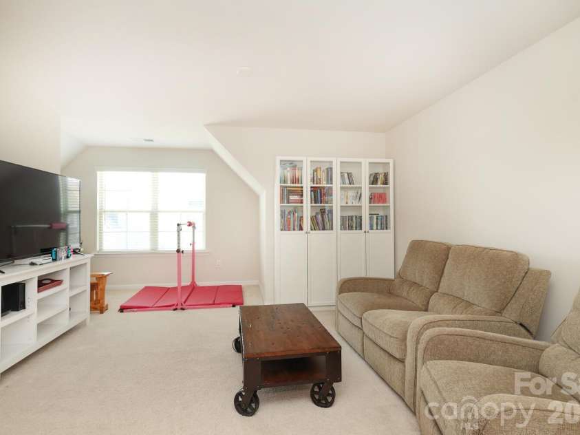 17417 Snug Harbor Drive, Charlotte, NC 28278.  MLS# CAR4345334, YatesRealty ID 13352. 