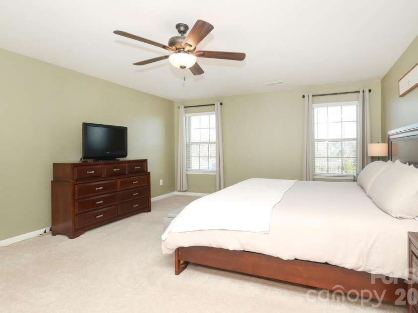 17417 Snug Harbor Drive, Charlotte, NC 28278.  MLS# CAR4345334, YatesRealty ID 13352. 