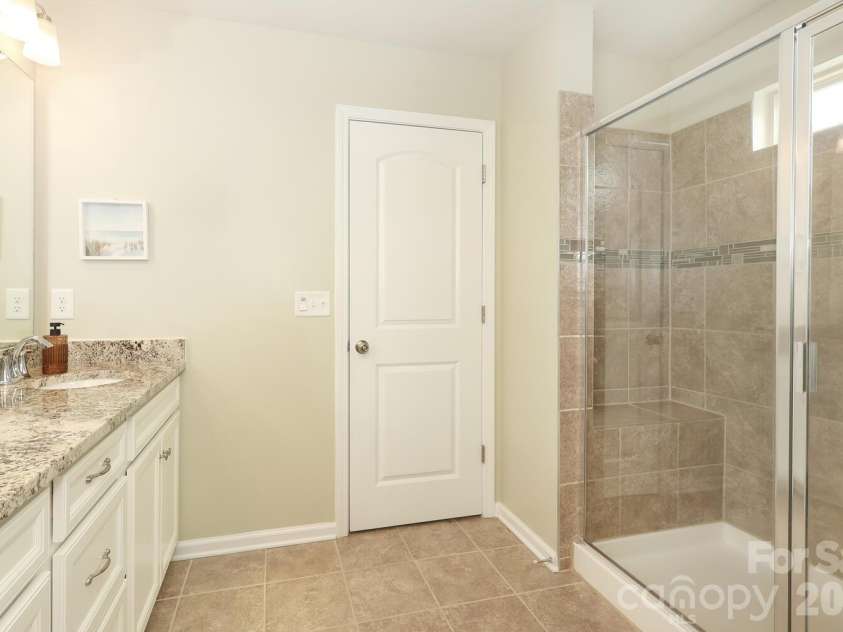 17417 Snug Harbor Drive, Charlotte, NC 28278.  MLS# CAR4345334, YatesRealty ID 13352. 
